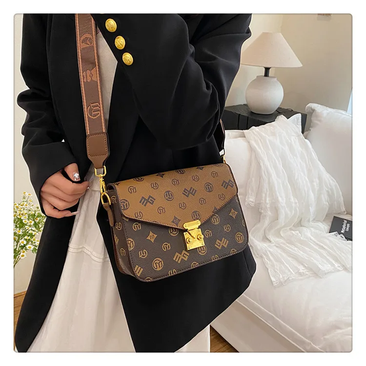 Fashionable Shoulder Bag Simple Fashion Retro Women Bag  New Personal Leisure Texture Western Style Crossbody Small Square Bag display picture 5