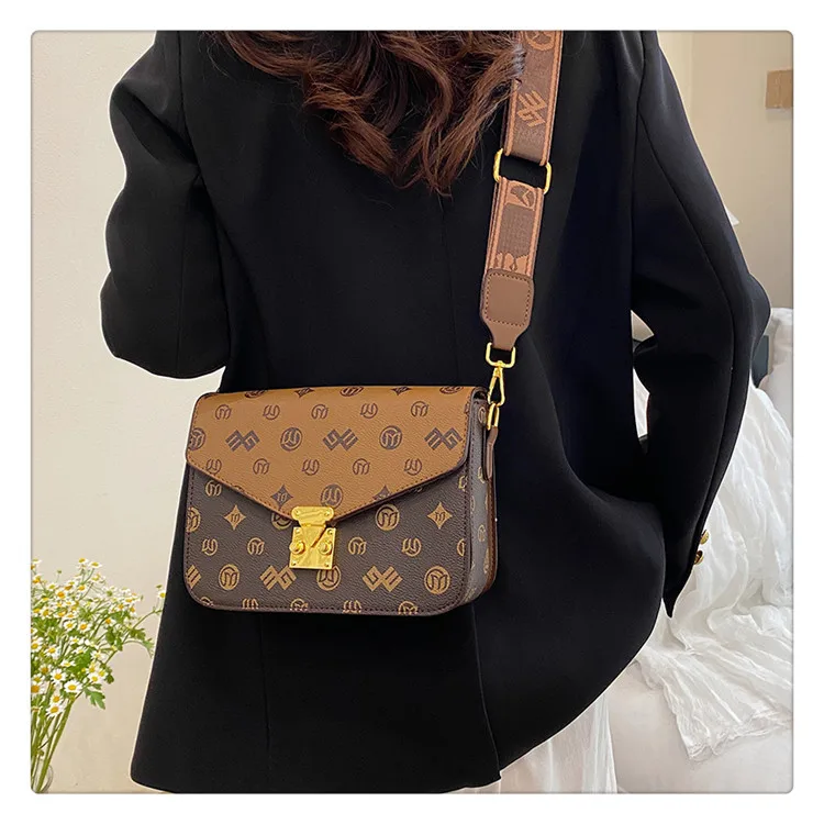 Fashionable Shoulder Bag Simple Fashion Retro Women Bag  New Personal Leisure Texture Western Style Crossbody Small Square Bag display picture 6