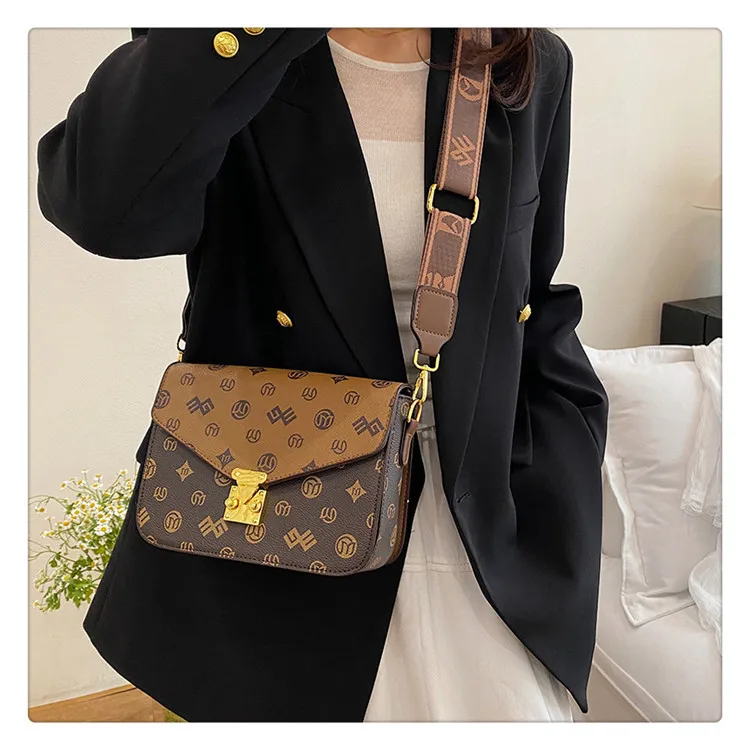 Fashionable Shoulder Bag Simple Fashion Retro Women Bag  New Personal Leisure Texture Western Style Crossbody Small Square Bag display picture 7