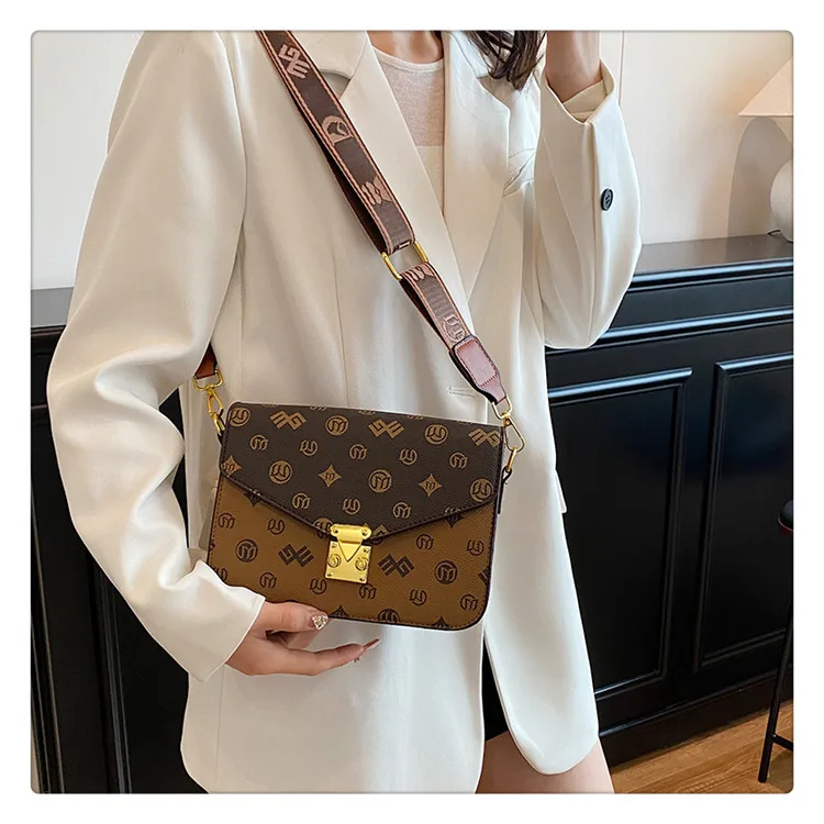 Fashionable Shoulder Bag Simple Fashion Retro Women Bag  New Personal Leisure Texture Western Style Crossbody Small Square Bag display picture 8