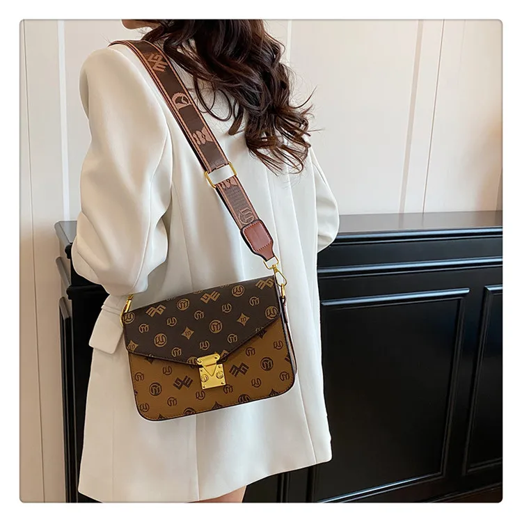 Fashionable Shoulder Bag Simple Fashion Retro Women Bag  New Personal Leisure Texture Western Style Crossbody Small Square Bag display picture 9