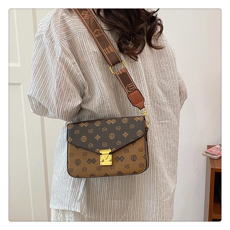 Fashionable Shoulder Bag Simple Fashion Retro Women Bag  New Personal Leisure Texture Western Style Crossbody Small Square Bag display picture 10