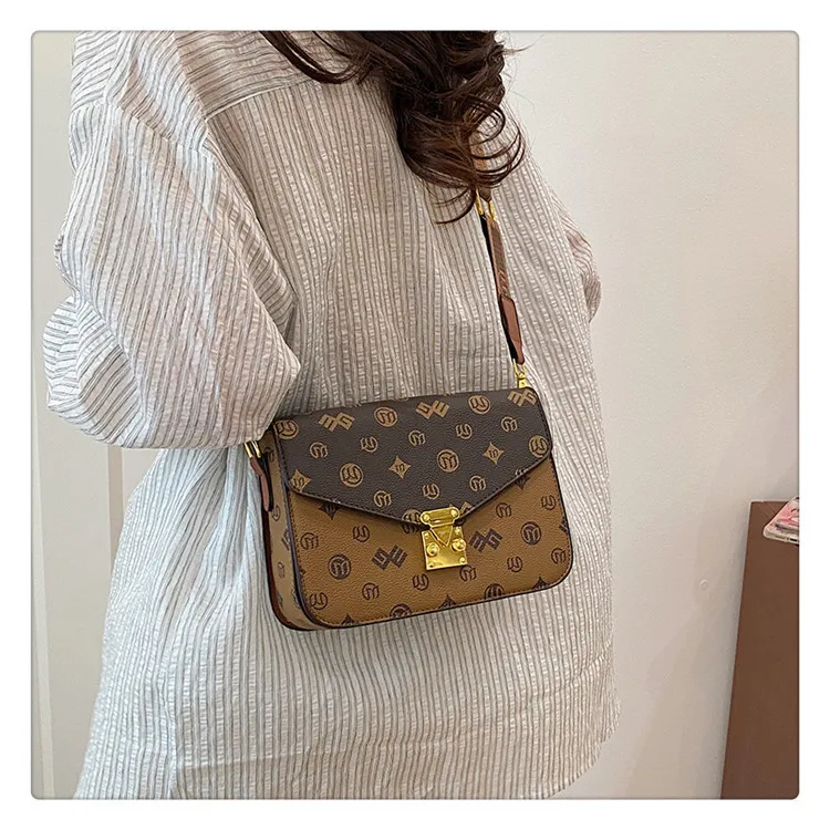 Fashionable Shoulder Bag Simple Fashion Retro Women Bag  New Personal Leisure Texture Western Style Crossbody Small Square Bag display picture 11