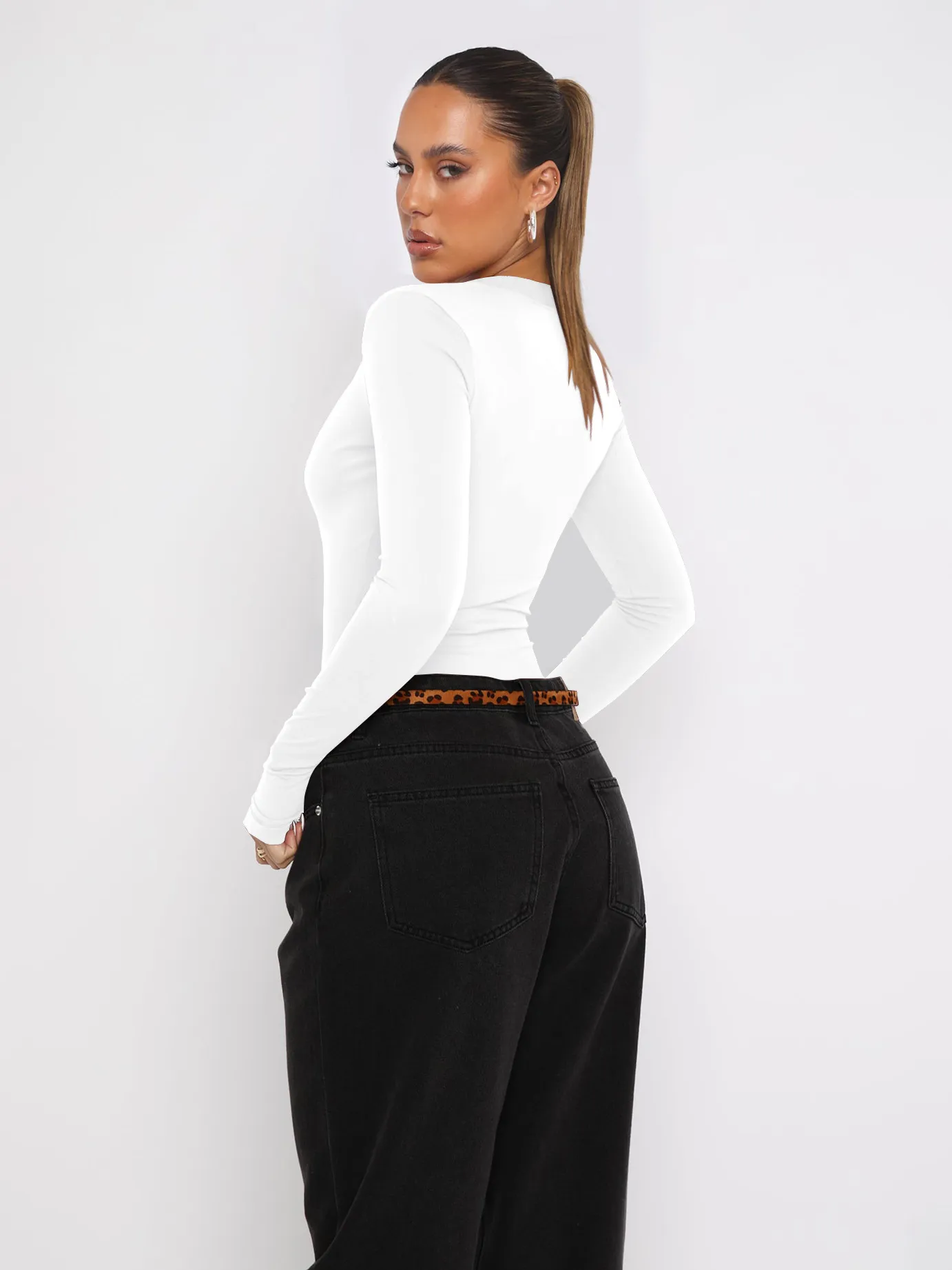 Foreign Trade  Hot Girl Y2K Explosions Women's Wear Deep V-neck Solid Color All-match Slim-fit Top With Long Sleeve Autumn And Winter Women display picture 29
