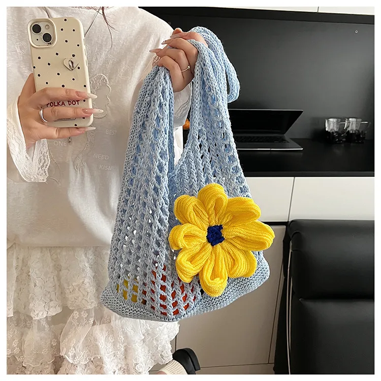 Artistic Hollow Knitted Woven Bag Women's Large Capacity  New Casual Shoulder Bag Seaside Vacation Beach Bag display picture 4