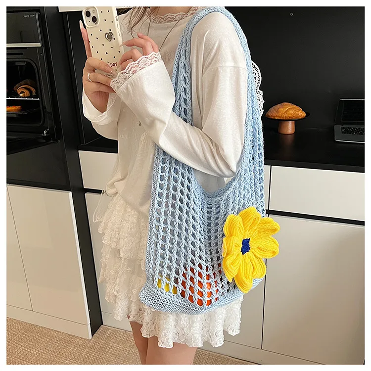 Artistic Hollow Knitted Woven Bag Women's Large Capacity  New Casual Shoulder Bag Seaside Vacation Beach Bag display picture 5