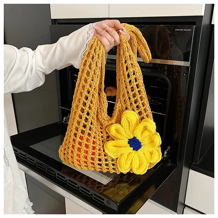 Artistic Hollow Knitted Woven Bag Women's Large Capacity  New Casual Shoulder Bag Seaside Vacation Beach Bag display picture 8