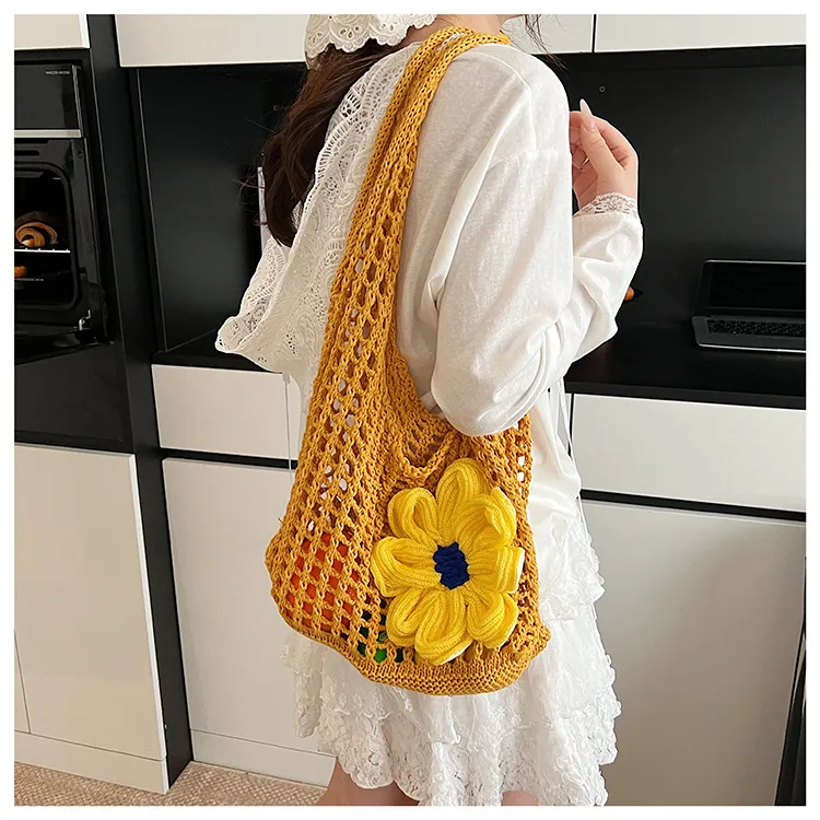 Artistic Hollow Knitted Woven Bag Women's Large Capacity  New Casual Shoulder Bag Seaside Vacation Beach Bag display picture 11