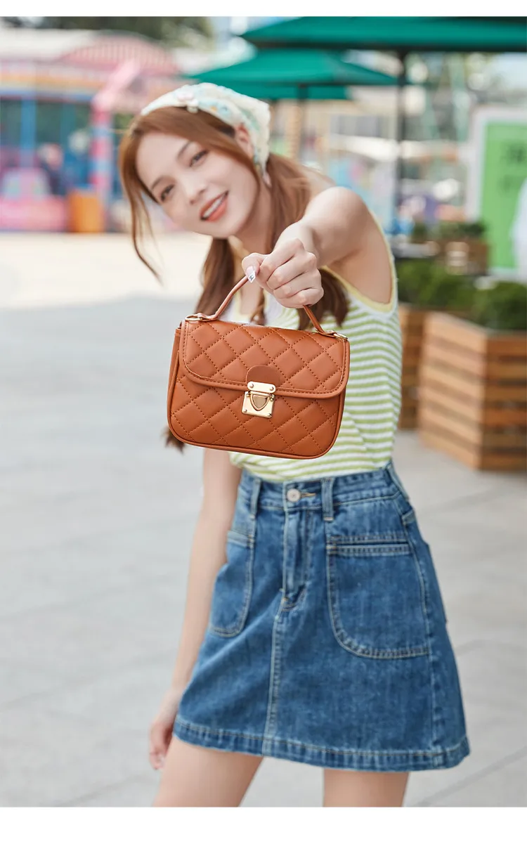 Guangzhou Bag Wholesale Hand Bag New Fashion Diamond Lattice Handbag Texture Joker Foreign Style Printing Bag display picture 8