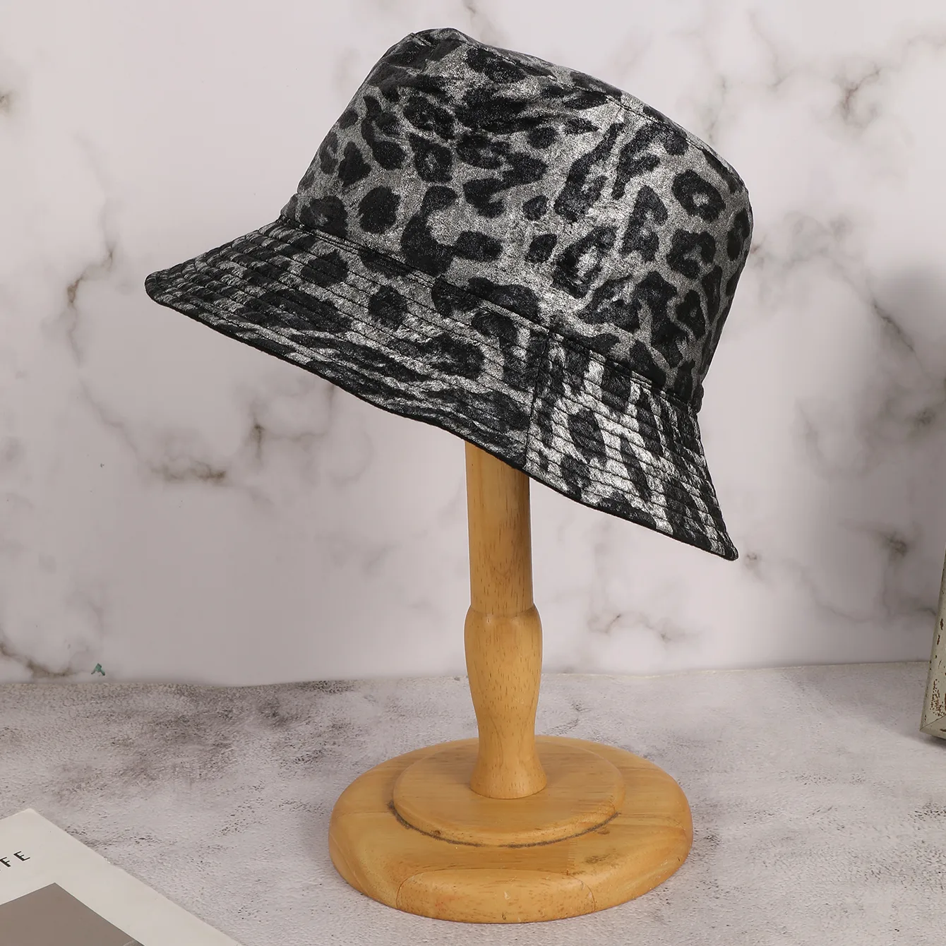 Women's Casual Retro Classic Style Leopard Wide Eaves Bucket Hat display picture 1