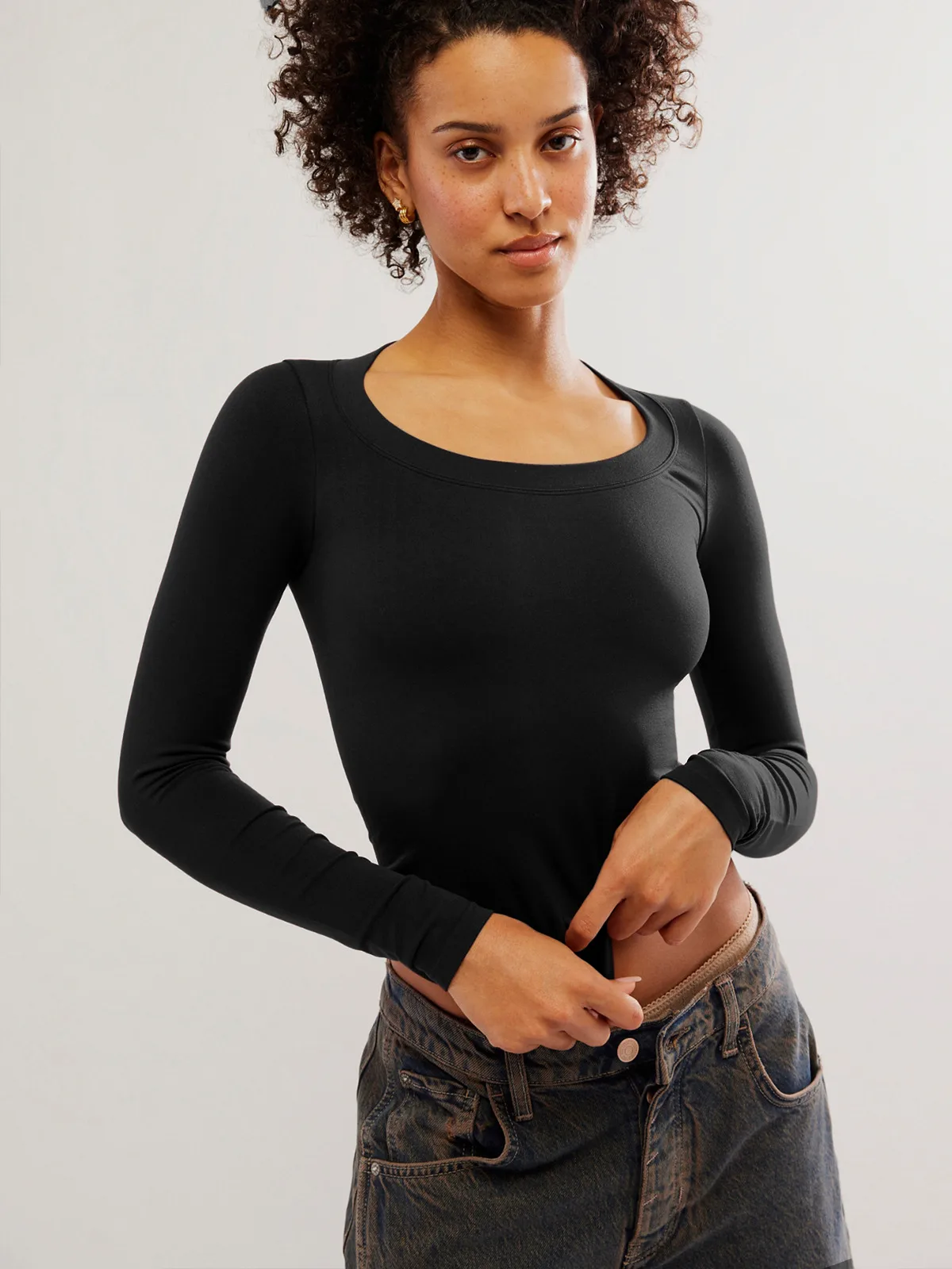 Style Explosions Temperament Commuter Pullover Slim-looking Round Neck Top Chic Slim-fit All-match Base Inner Women's Top display picture 7