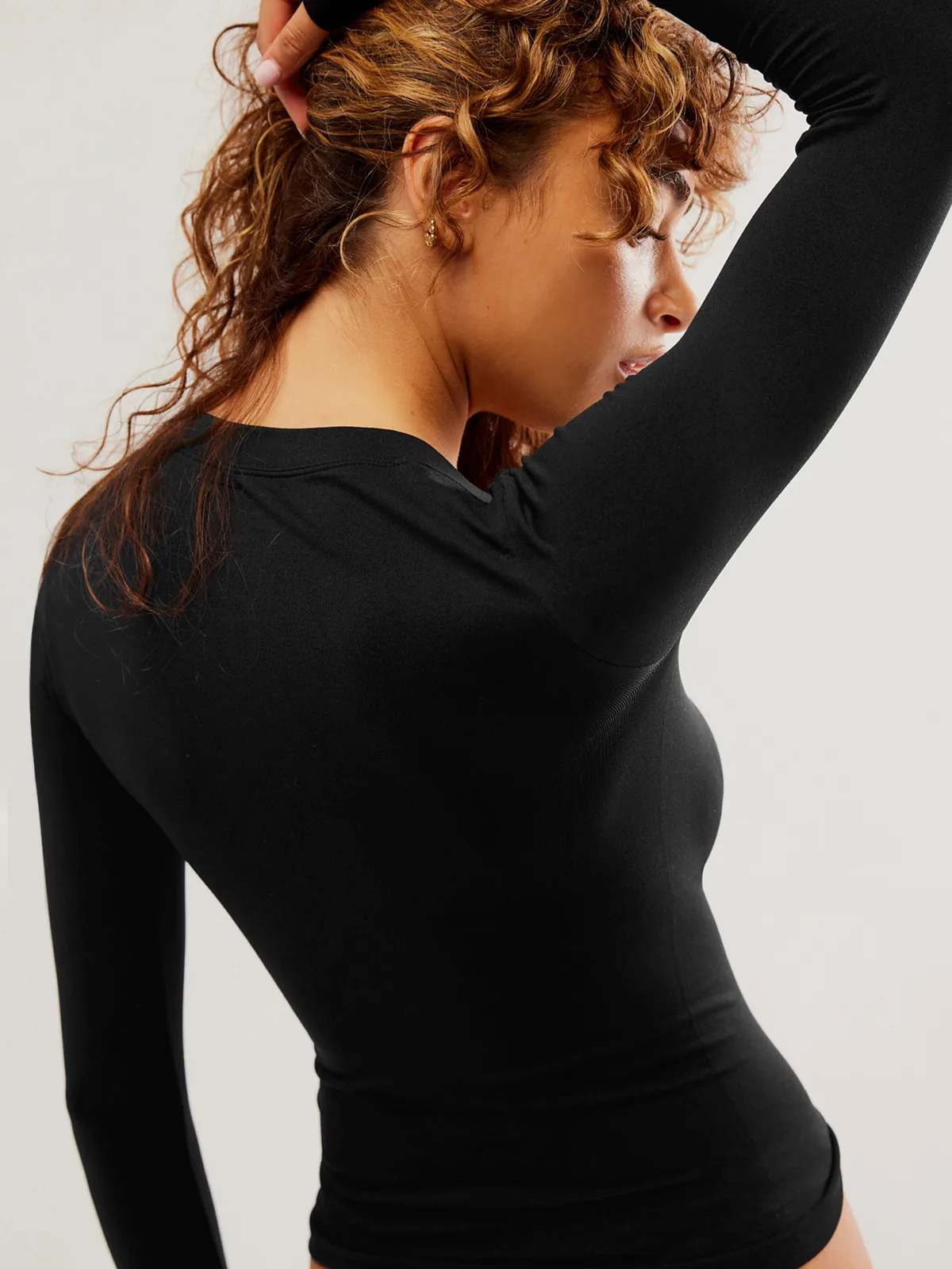 Style Explosions Temperament Commuter Pullover Slim-looking Round Neck Top Chic Slim-fit All-match Base Inner Women's Top display picture 10
