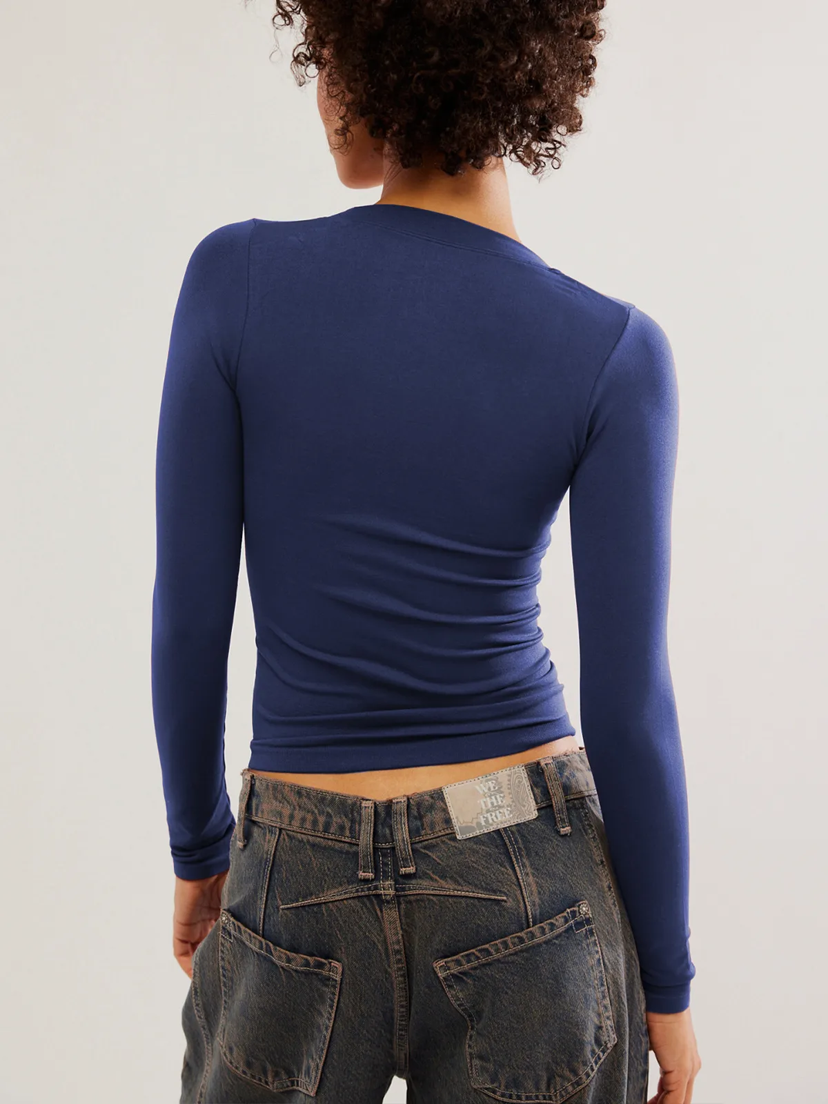 Style Explosions Temperament Commuter Pullover Slim-looking Round Neck Top Chic Slim-fit All-match Base Inner Women's Top display picture 13