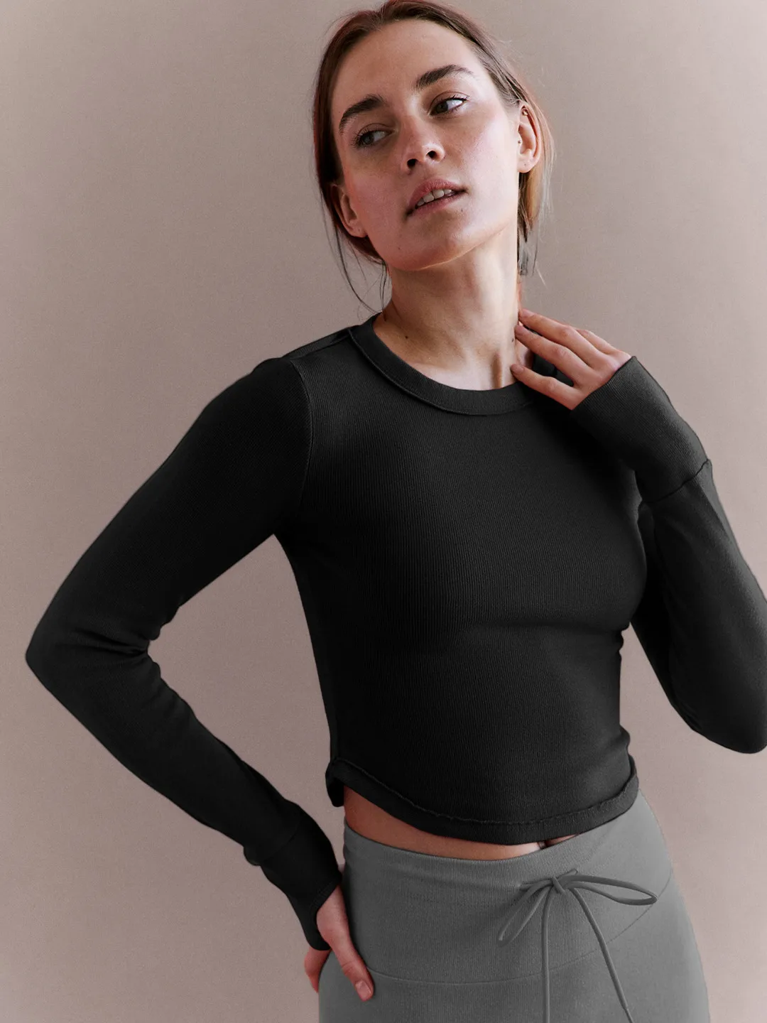 Explosions Solid Color Rib Arc Set Finger Shoulder T-Shirt Women's Summer Y2K Women's Sports Navel Hot Girl Top display picture 19