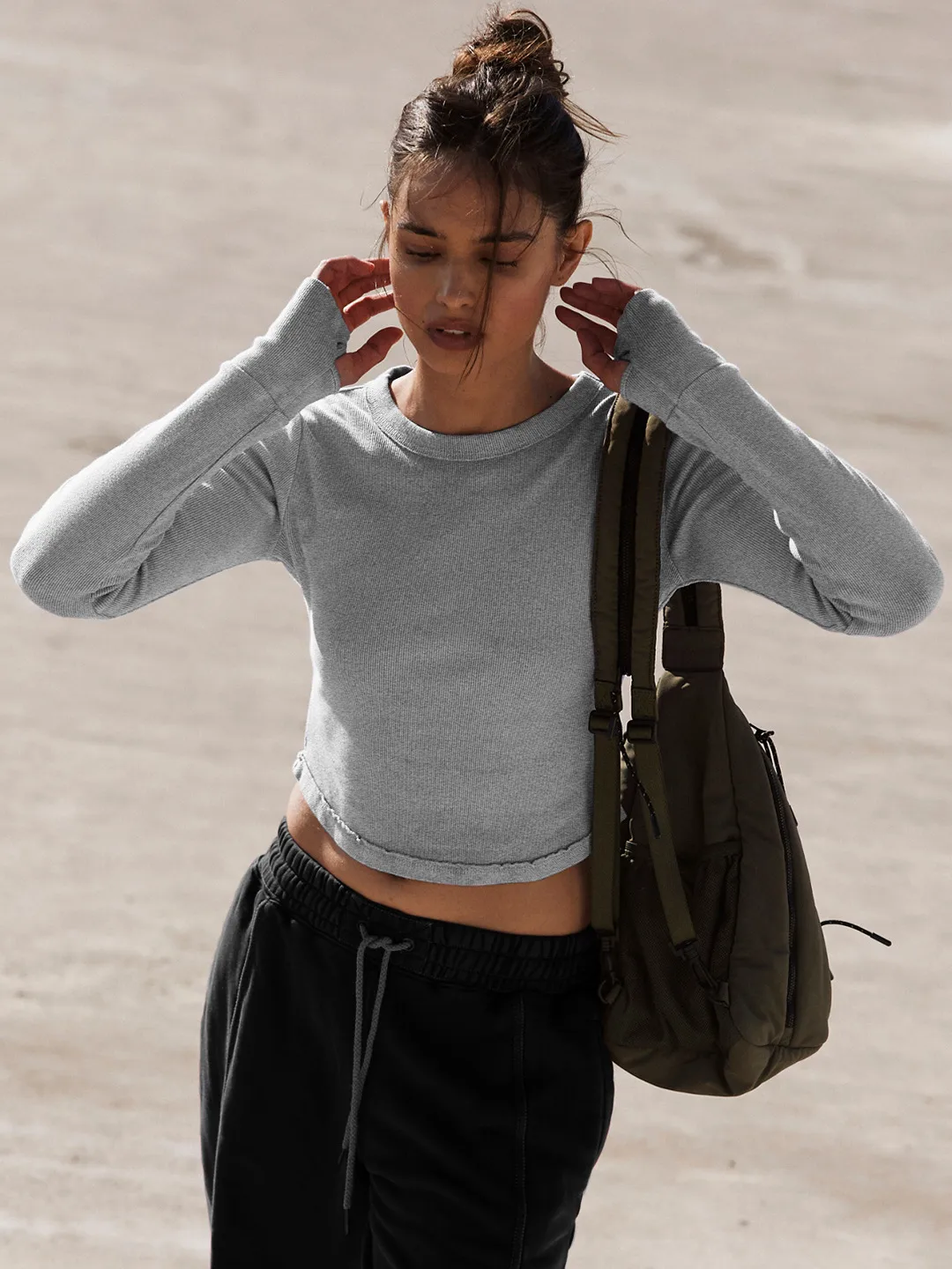 Explosions Solid Color Rib Arc Set Finger Shoulder T-Shirt Women's Summer Y2K Women's Sports Navel Hot Girl Top display picture 11