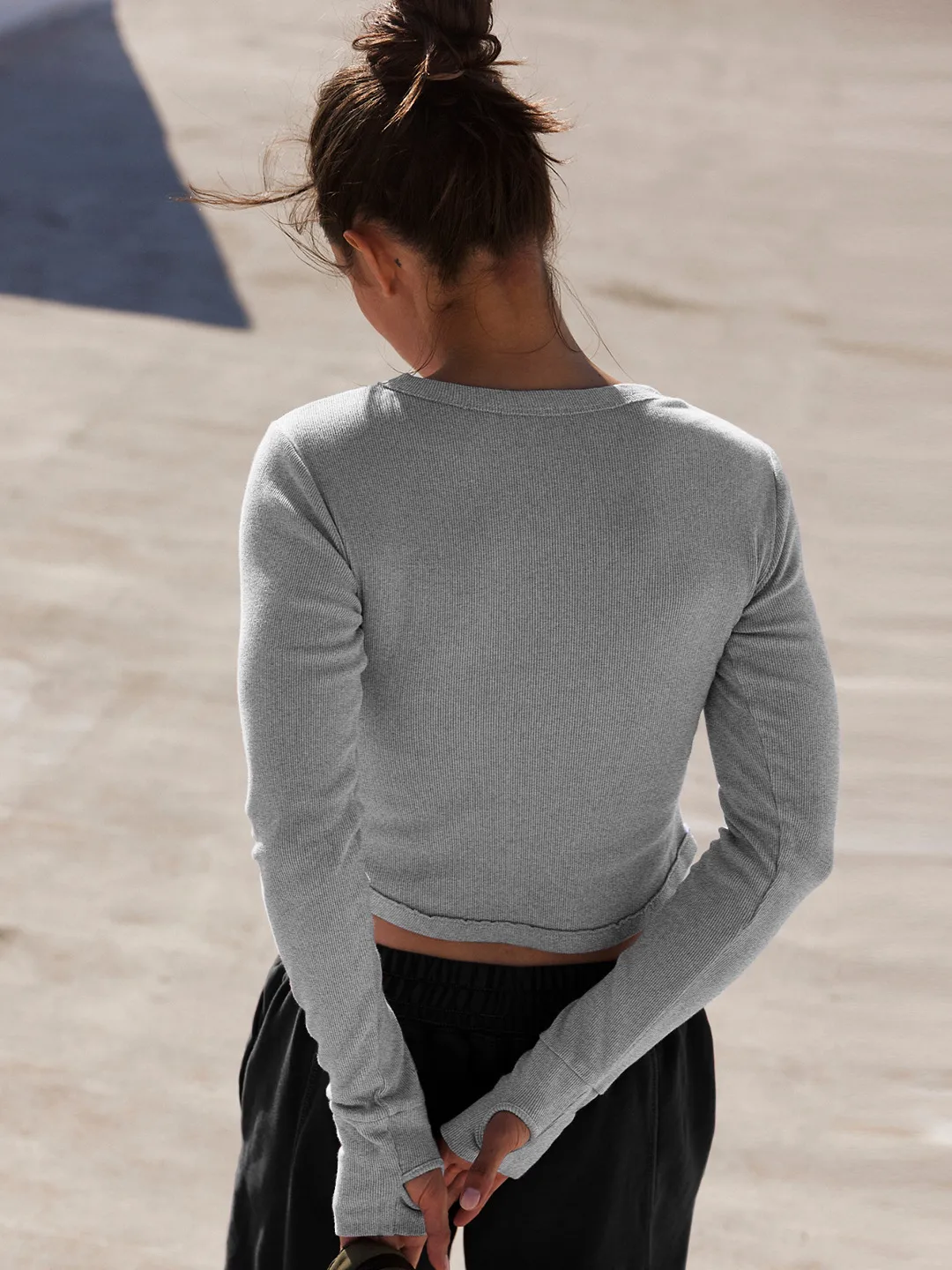 Explosions Solid Color Rib Arc Set Finger Shoulder T-Shirt Women's Summer Y2K Women's Sports Navel Hot Girl Top display picture 13