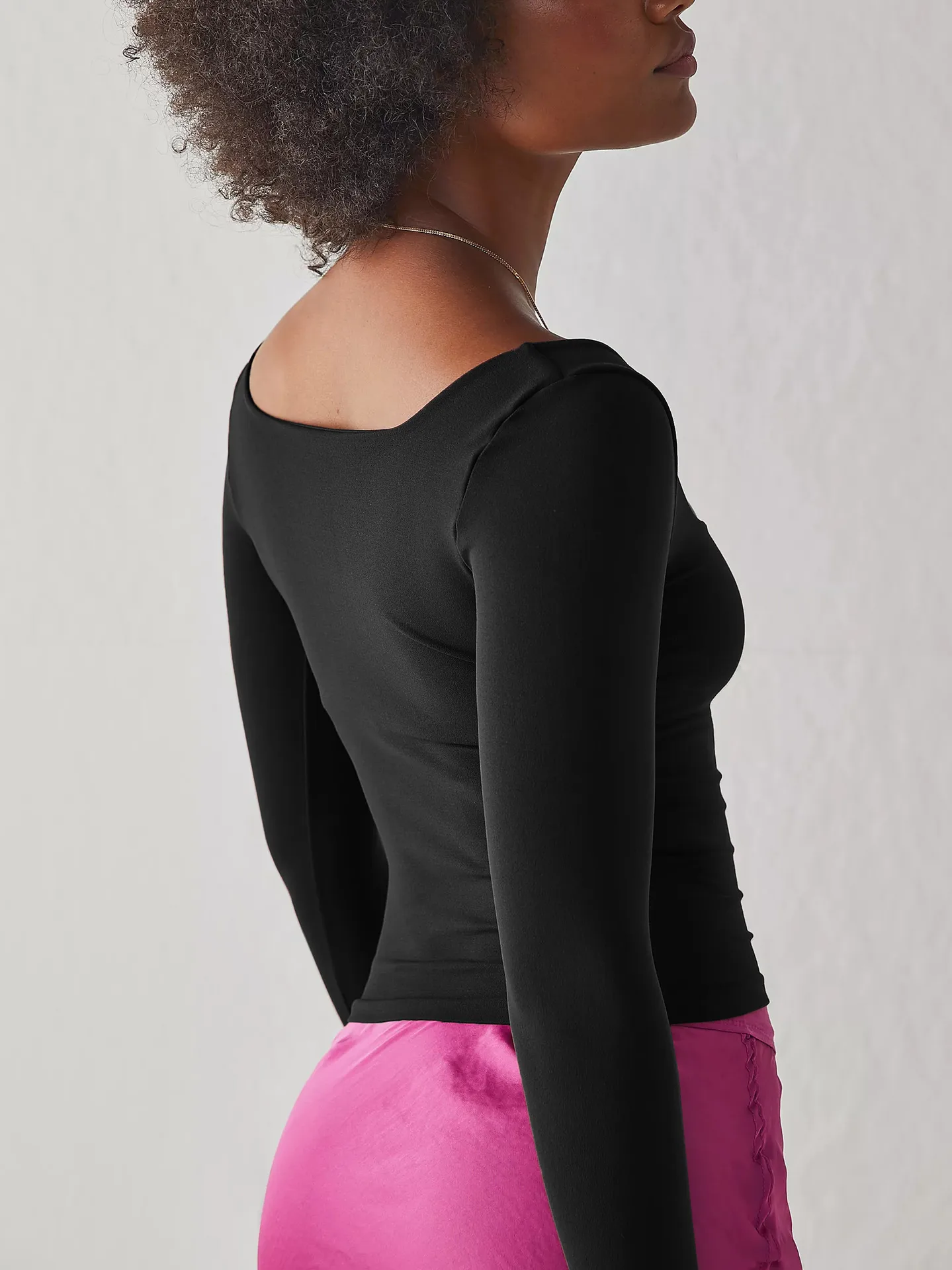 New  Hot T-shirt Solid Color Square Collar Slim-fit Fashion Shoulder Crop Top Elegant High-end All-match Clothes display picture 15