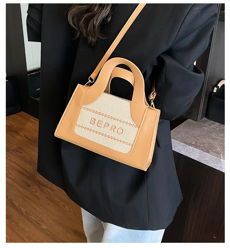 Trendy Small Square Bag  Fashion Shoulder Bag Letter Printing Women's Bag New Simple Handbag  Crossbody Bag display picture 1