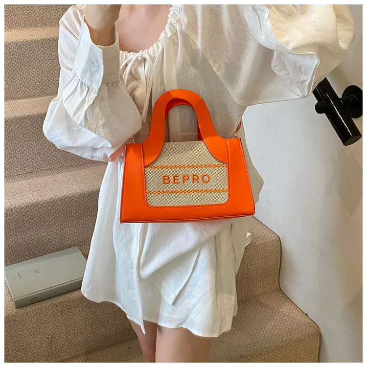 Trendy Small Square Bag  Fashion Shoulder Bag Letter Printing Women's Bag New Simple Handbag  Crossbody Bag display picture 2
