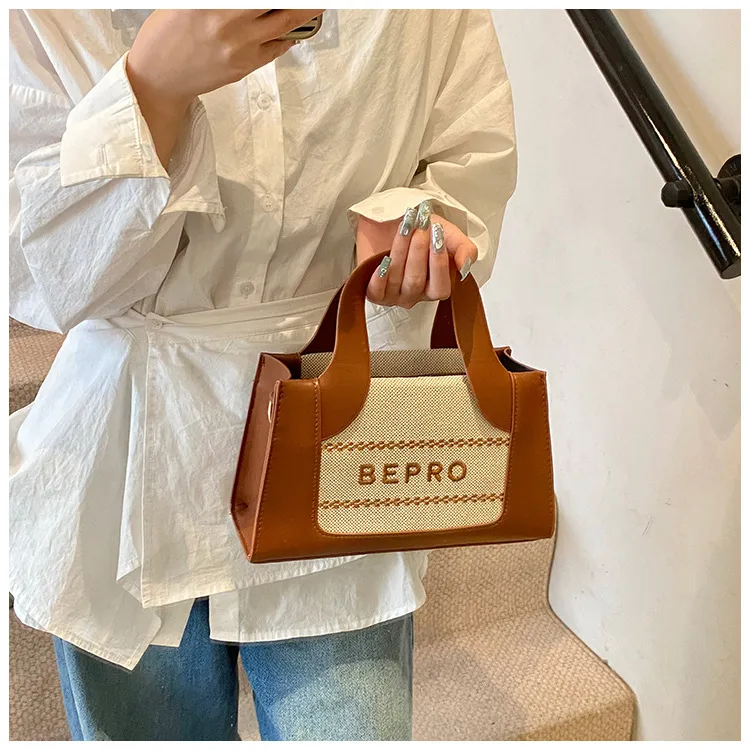 Trendy Small Square Bag  Fashion Shoulder Bag Letter Printing Women's Bag New Simple Handbag  Crossbody Bag display picture 6