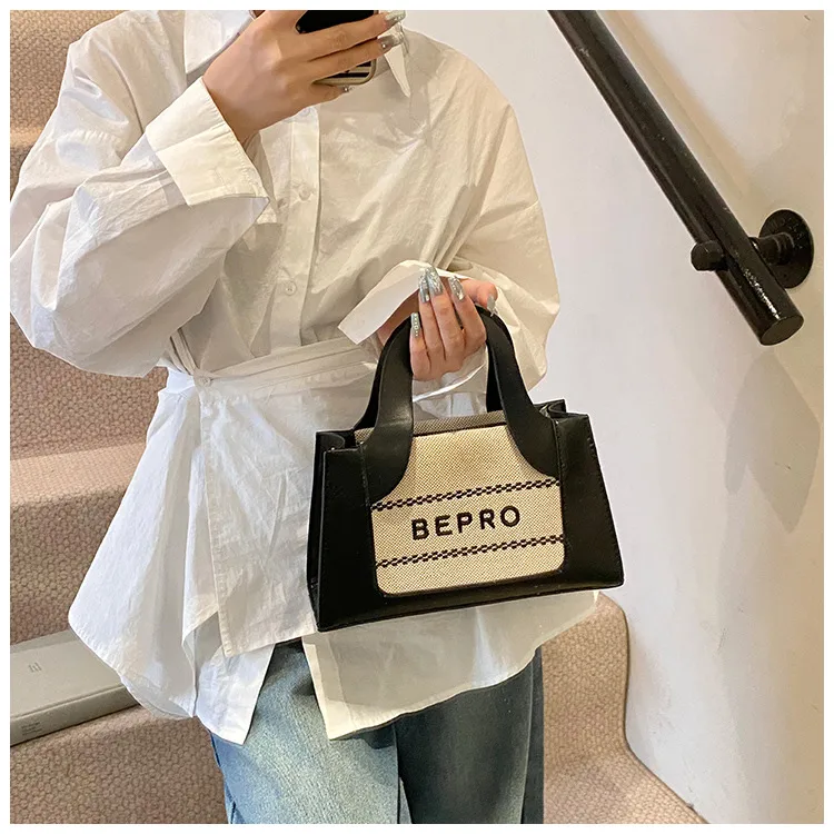 Trendy Small Square Bag  Fashion Shoulder Bag Letter Printing Women's Bag New Simple Handbag  Crossbody Bag display picture 8