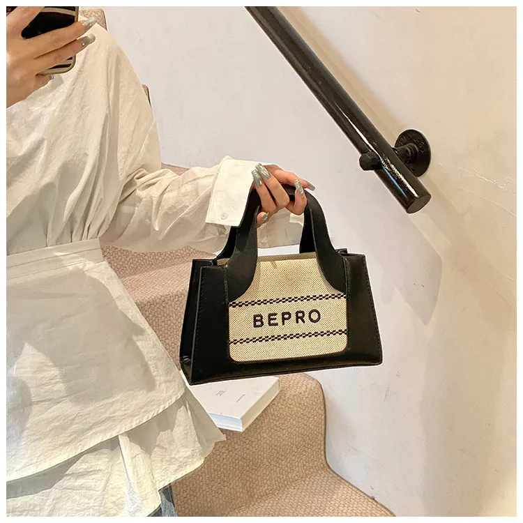 Trendy Small Square Bag  Fashion Shoulder Bag Letter Printing Women's Bag New Simple Handbag  Crossbody Bag display picture 9