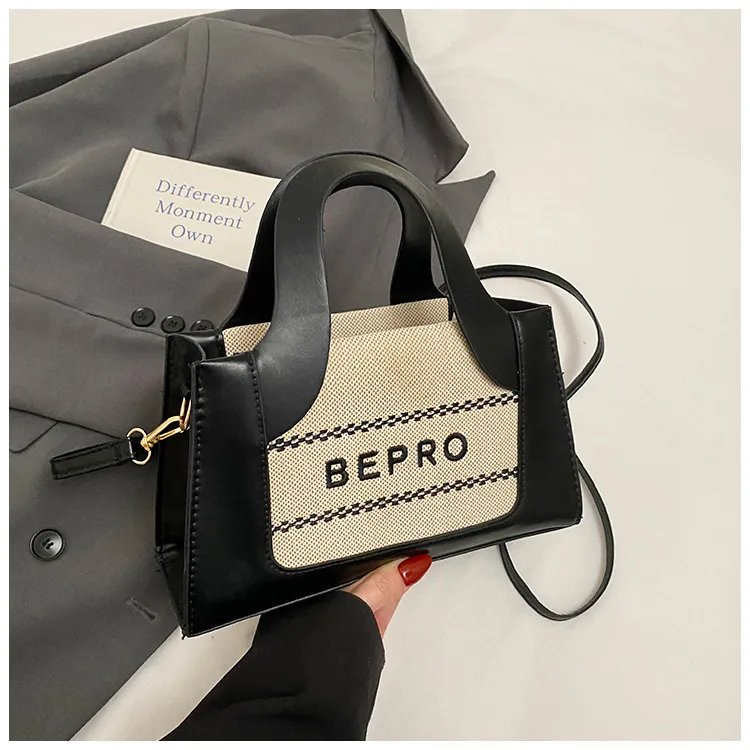 Trendy Small Square Bag  Fashion Shoulder Bag Letter Printing Women's Bag New Simple Handbag  Crossbody Bag display picture 16