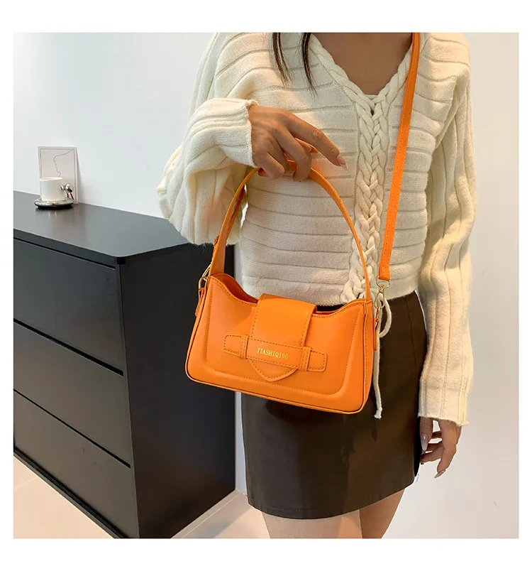 Niche Design Underarm Bag For Women  Autumn And Winter New Commuter Bag Simple Personality Shoulder Messenger Bag For Women display picture 3