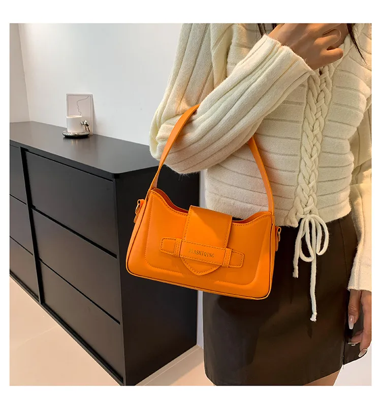 Niche Design Underarm Bag For Women  Autumn And Winter New Commuter Bag Simple Personality Shoulder Messenger Bag For Women display picture 4