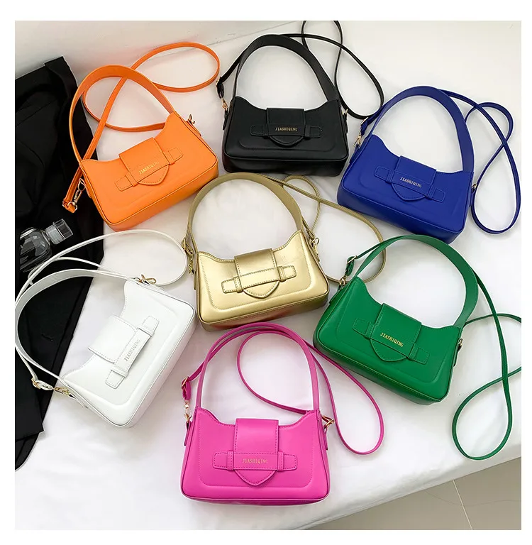 Niche Design Underarm Bag For Women  Autumn And Winter New Commuter Bag Simple Personality Shoulder Messenger Bag For Women display picture 24