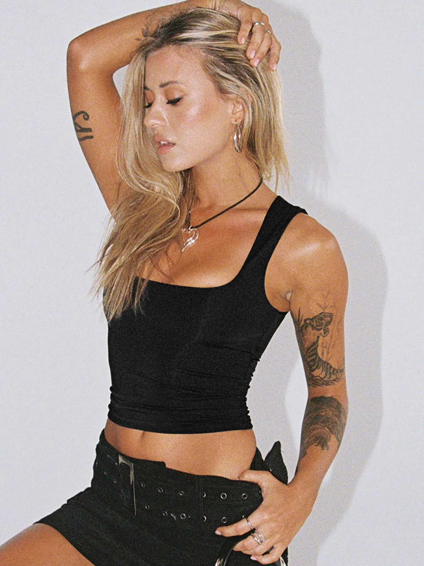 Y2g Women's Clothing New Sexy Square Collar Slim Sleeveless Vest Hot Girl Navel Bm Top Outer Wear Summer display picture 12
