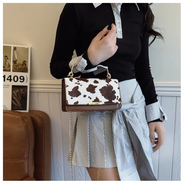 Special-Interest Design Cows Pattern Portable Women's Bag  New Simple Fashion Shoulder Messenger Bag Western Style Small Square Bag Fashion display picture 3