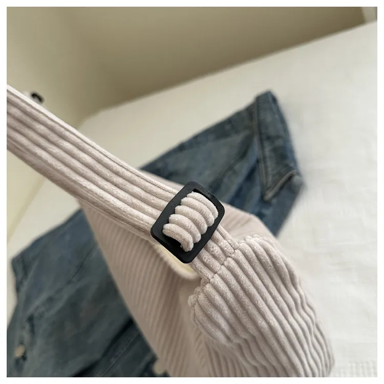 New Large Capacity High Sense Leisure Commute Crossbody Bag Adjustable Shoulder New Style Niche Canvas Bag For Women display picture 10