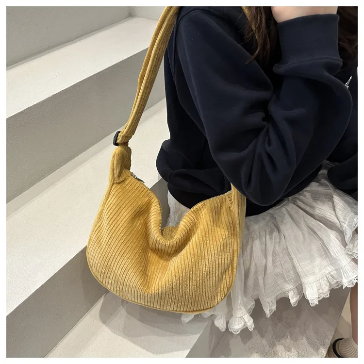 New Large Capacity High Sense Leisure Commute Crossbody Bag Adjustable Shoulder New Style Niche Canvas Bag For Women display picture 37