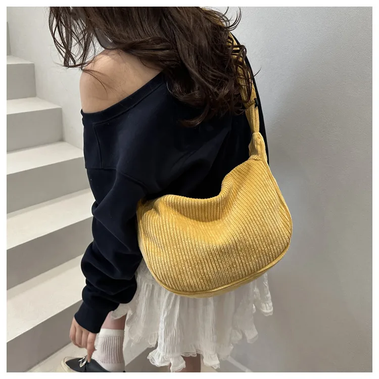 New Large Capacity High Sense Leisure Commute Crossbody Bag Adjustable Shoulder New Style Niche Canvas Bag For Women display picture 39