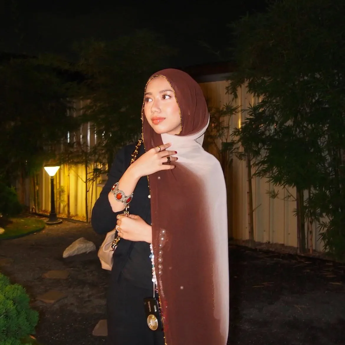 Live  Gradient Pearl Chiffon Stitched Metal Bead Chain Long Scarf Hui Scarf Malay Middle East Headscarf display picture 1