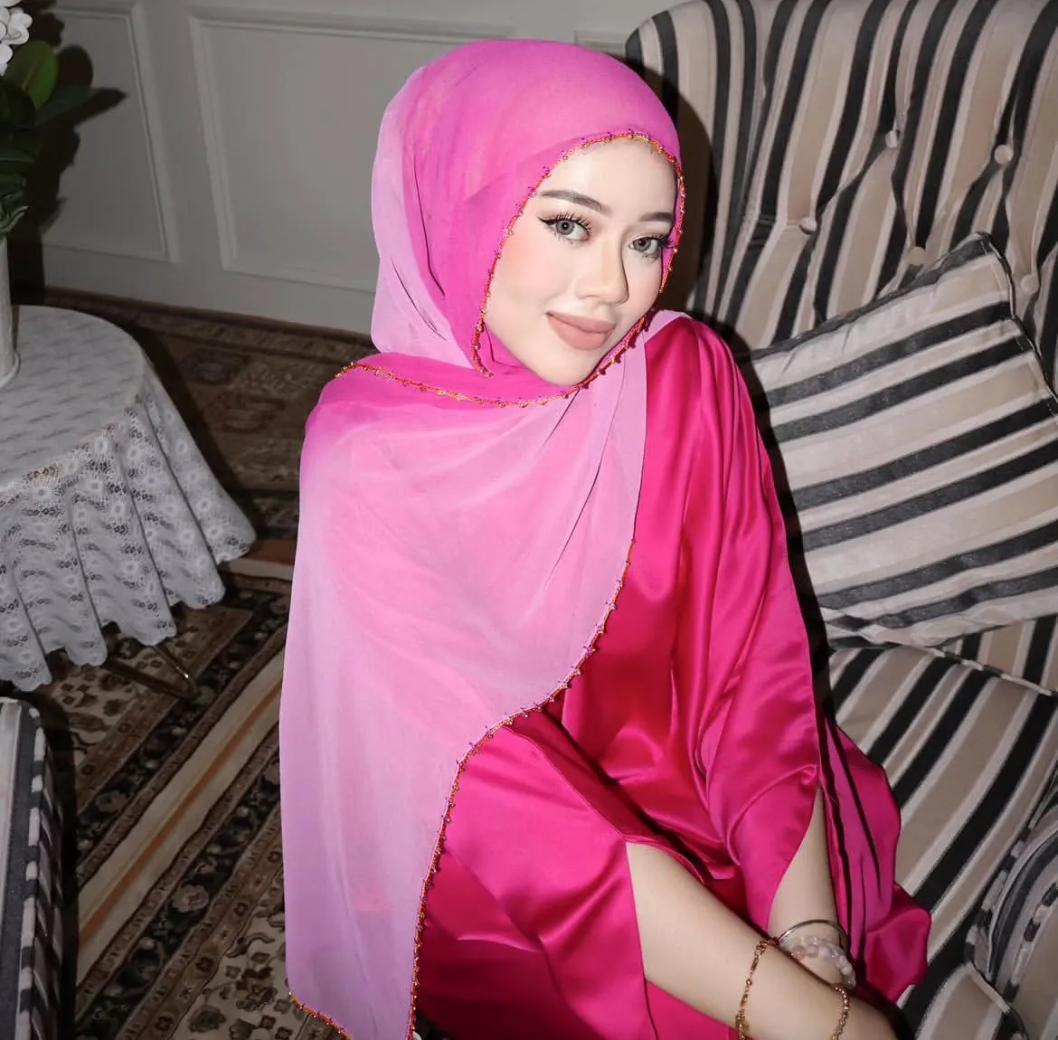 Live  Gradient Pearl Chiffon Stitched Metal Bead Chain Long Scarf Hui Scarf Malay Middle East Headscarf display picture 5