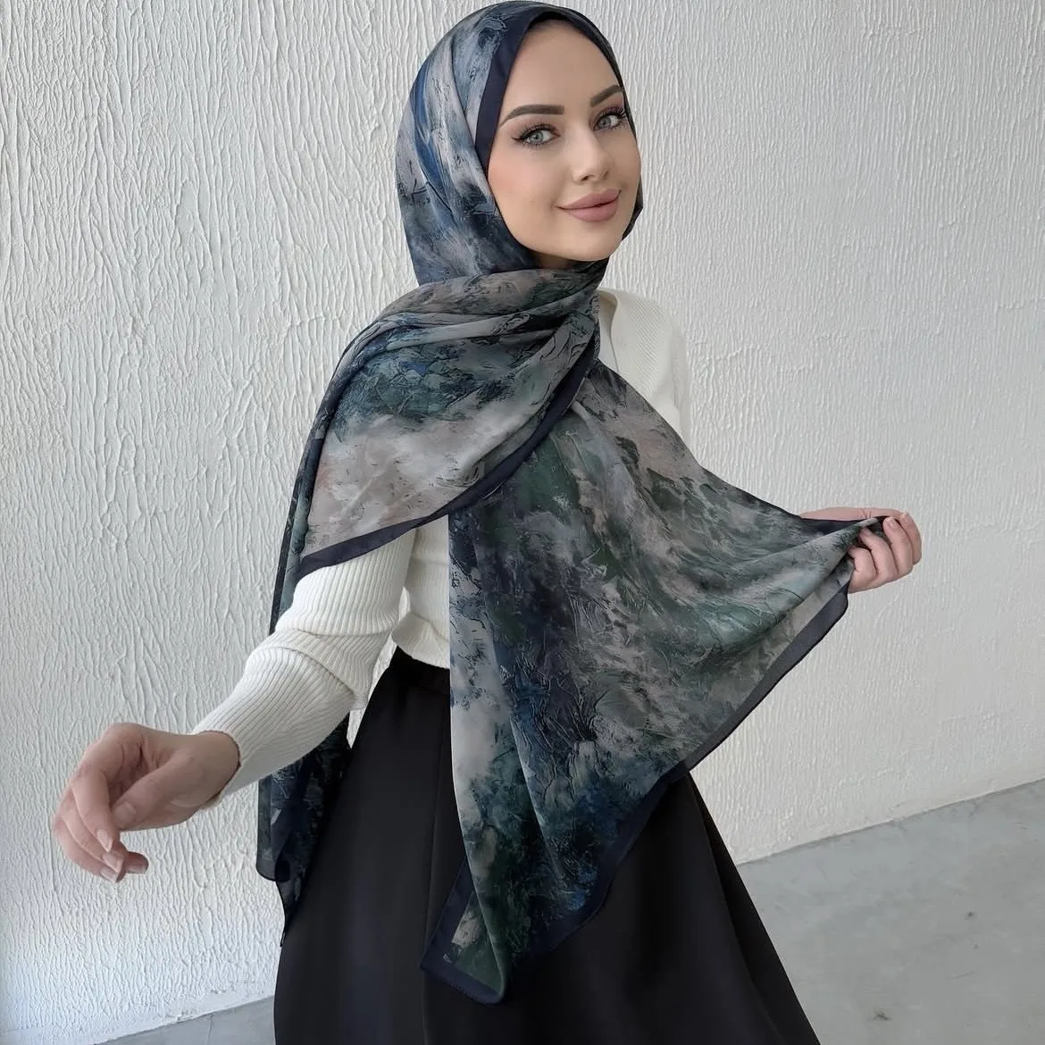 Malaysia Printed Chiffon Scarf Bohemian Fashion Simple Spring And Summer Sunscreen Scarf Shawl display picture 2