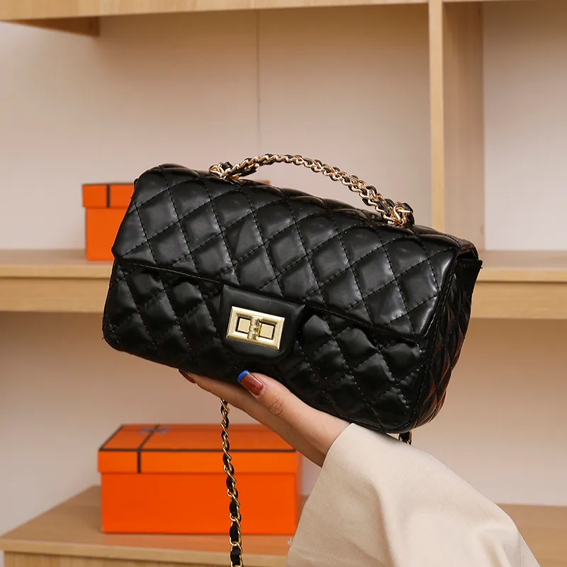 Women's Pu Leather Solid Color Lingge Streetwear Square Flip Cover Lock Clasp Shoulder Bag display picture 7