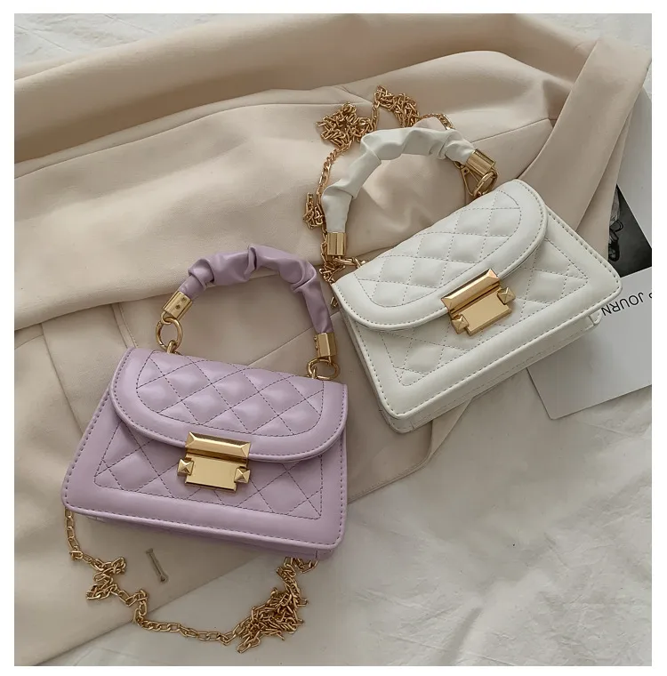 Popular All-Matching Ins Women's Bag 2022 Popular New Trendy Fashion Chain Crossbody Internet Celebrity Hand-Carrying Small Square Bag display picture 6