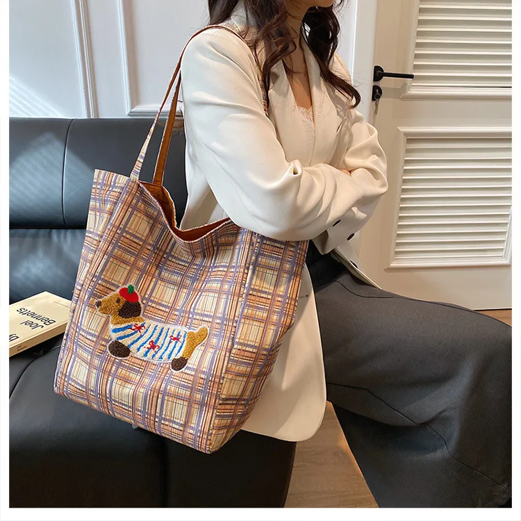 New Style Plaid Puppy Tote Bag 2024 New Large Capacity Underarm Shoulder Bag Casual All-Match Double-Sided Cloth Bag display picture 7