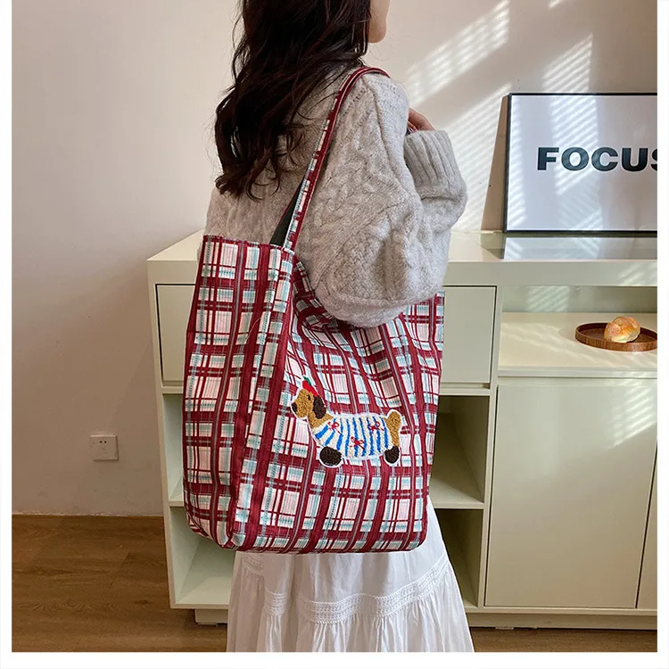 New Style Plaid Puppy Tote Bag 2024 New Large Capacity Underarm Shoulder Bag Casual All-Match Double-Sided Cloth Bag display picture 18