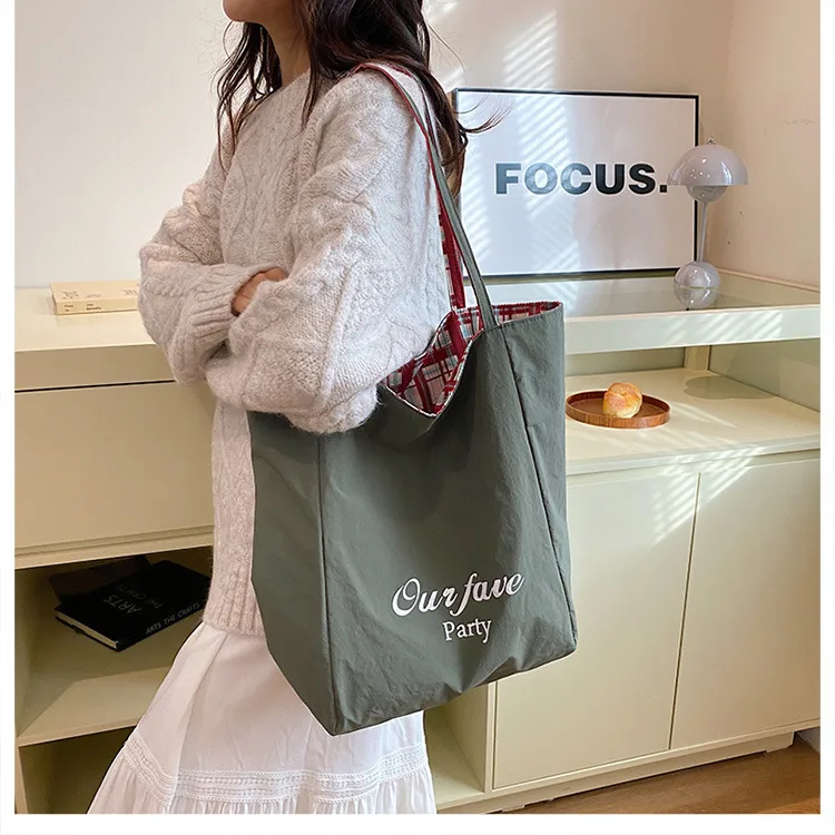 New Style Plaid Puppy Tote Bag 2024 New Large Capacity Underarm Shoulder Bag Casual All-Match Double-Sided Cloth Bag display picture 21