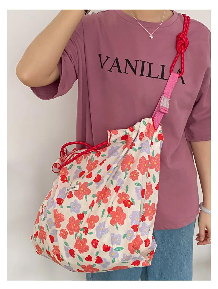 Yayu/Hyun-a Small Floral Canvas Shoulder Bag Women's Large Capacity New Ins Tote Bag Casual Bag display picture 19