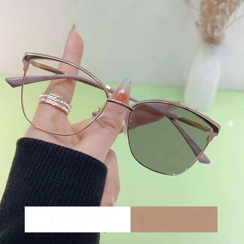 95201 Smart Color-changing Anti-blue-ray Glasses Women's  Retro Cat-shaped Frame Light-sensitive Gray-changing Proximity Glasses display picture 1