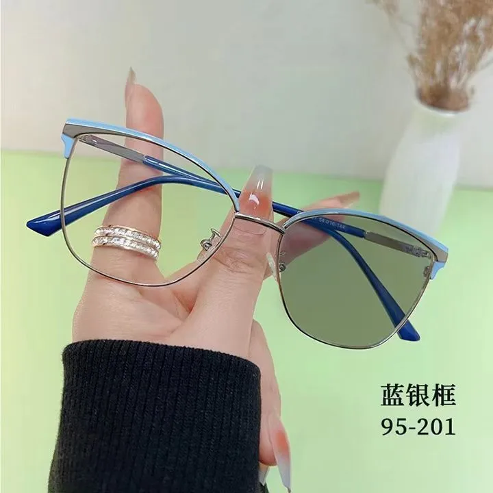 95201 Smart Color-changing Anti-blue-ray Glasses Women's  Retro Cat-shaped Frame Light-sensitive Gray-changing Proximity Glasses display picture 10