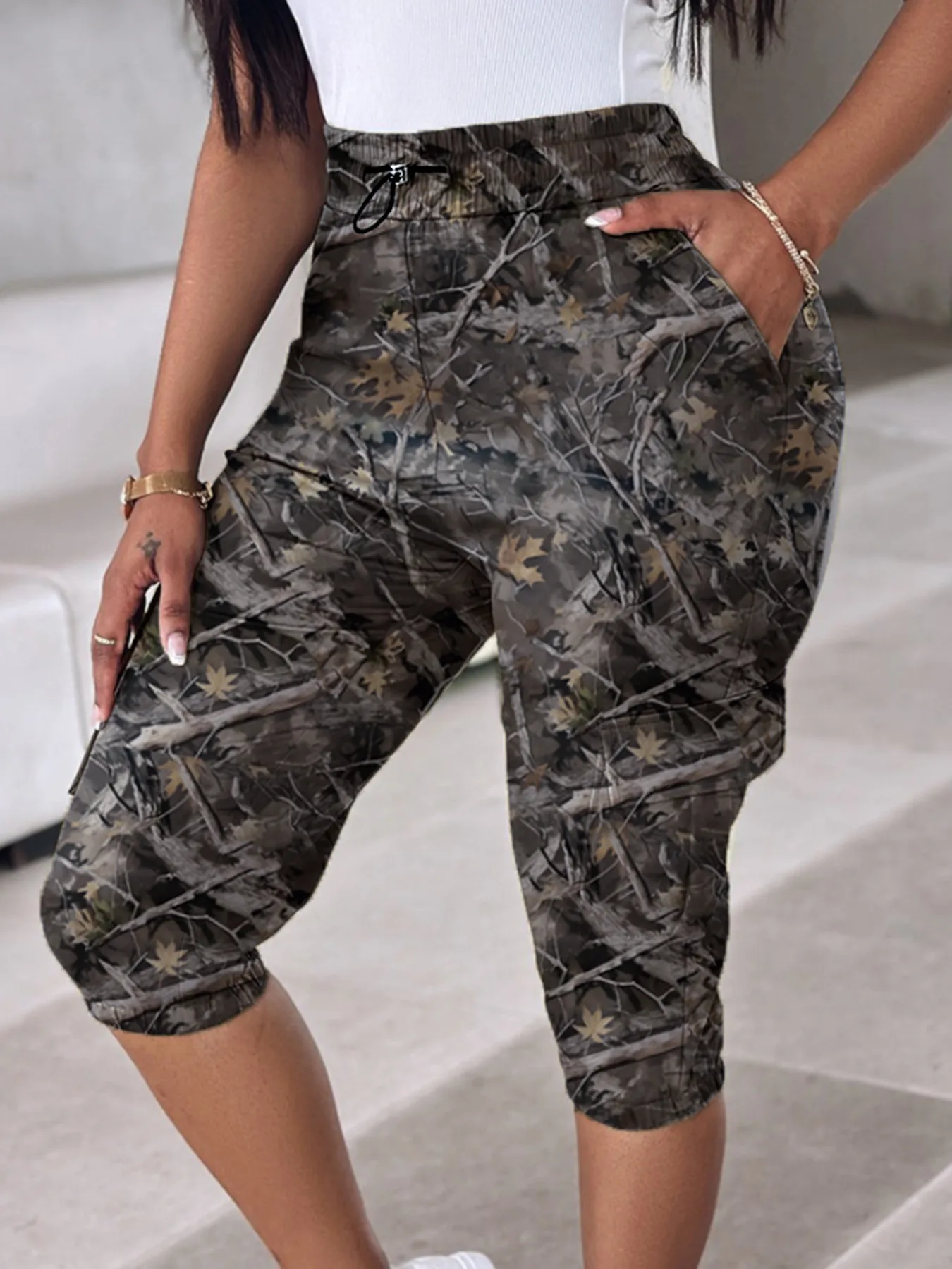 Explosions   Foreign Trade Women's Women's Loose Waist Slim-Fit Slimming Casual Multi-Pocket Solid Color Capri Pants display picture 25