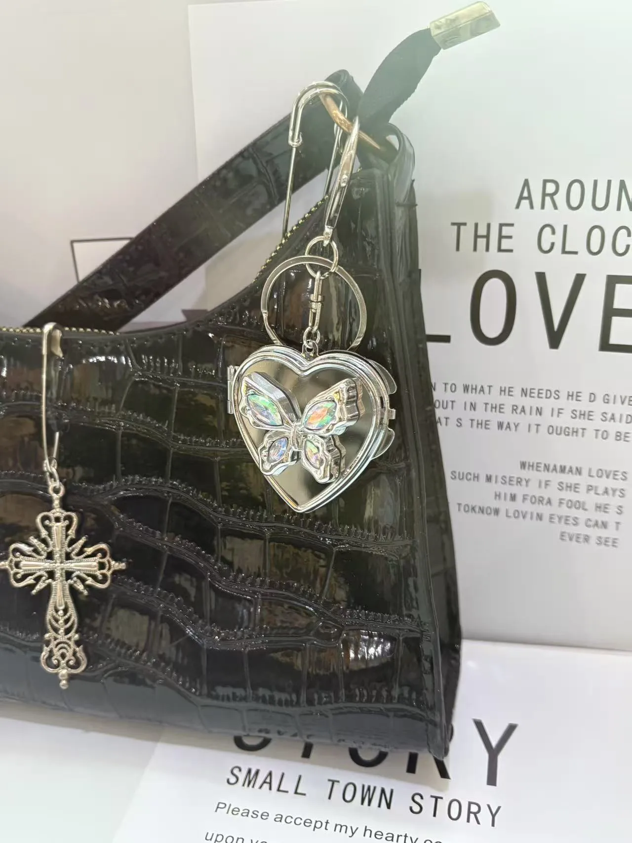 Butterfly Love Mirror Double-sided Folding Pendant Mirror Ins Bag Hanging High-grade Sense Car Keychain Cosmetic Mirror Pendant display picture 6