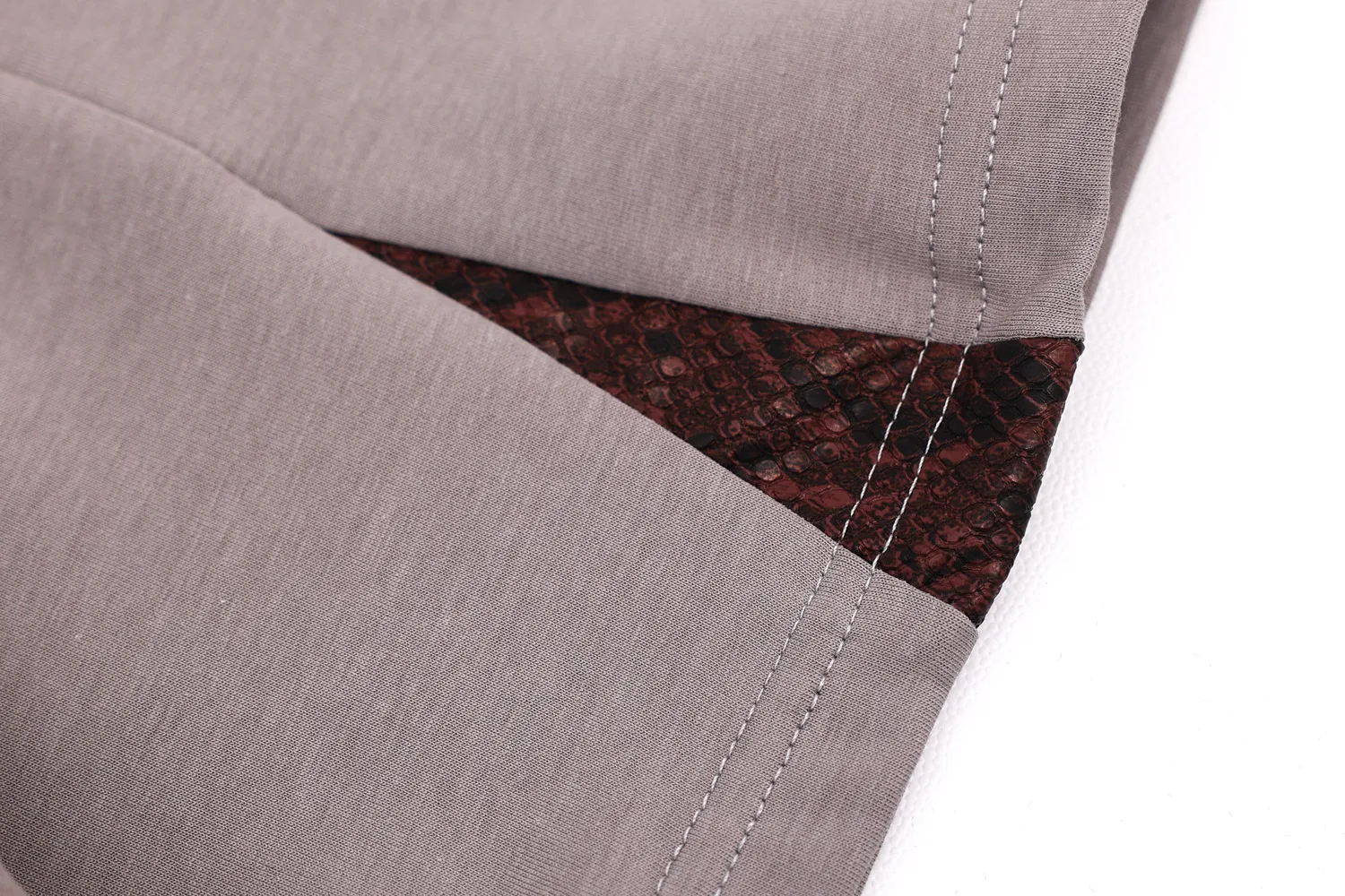 Jiayiku Men's  Summer New Niche Personality Python Pattern Stitching T-shirt Men's Short-sleeved Trendy Men's High-end Sense display picture 16