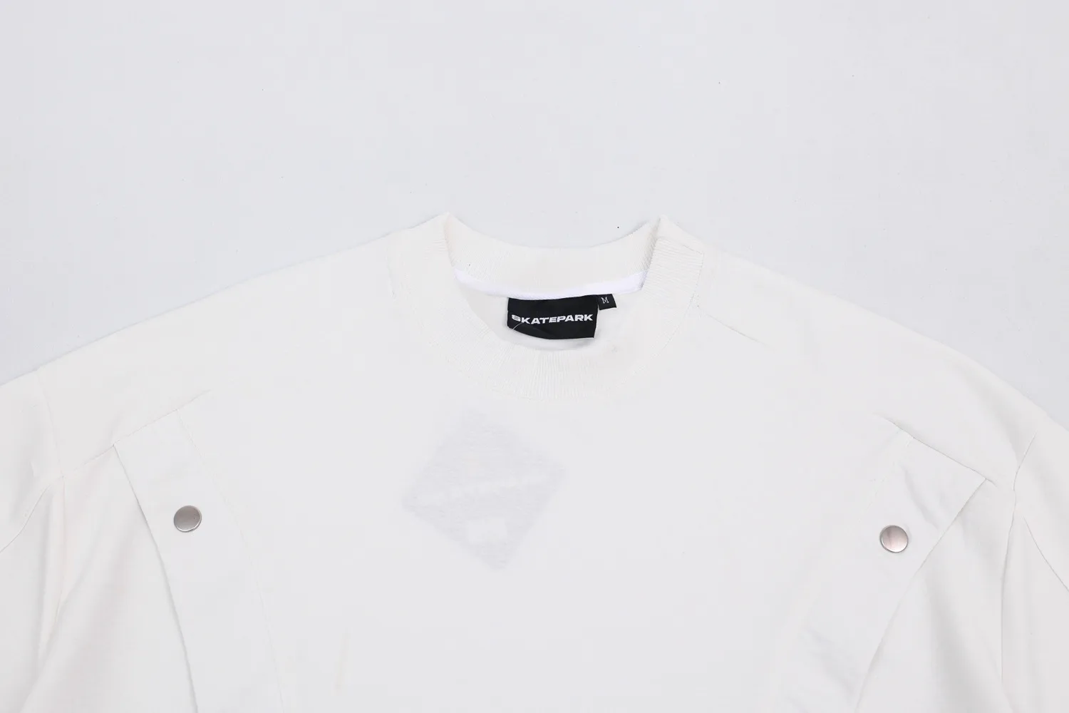 Jiayiku Men's Clothing  Summer New Style Simple Niche Personality Button Pleated T-shirt Short-sleeved Trendy Men's High-end Sense display picture 7